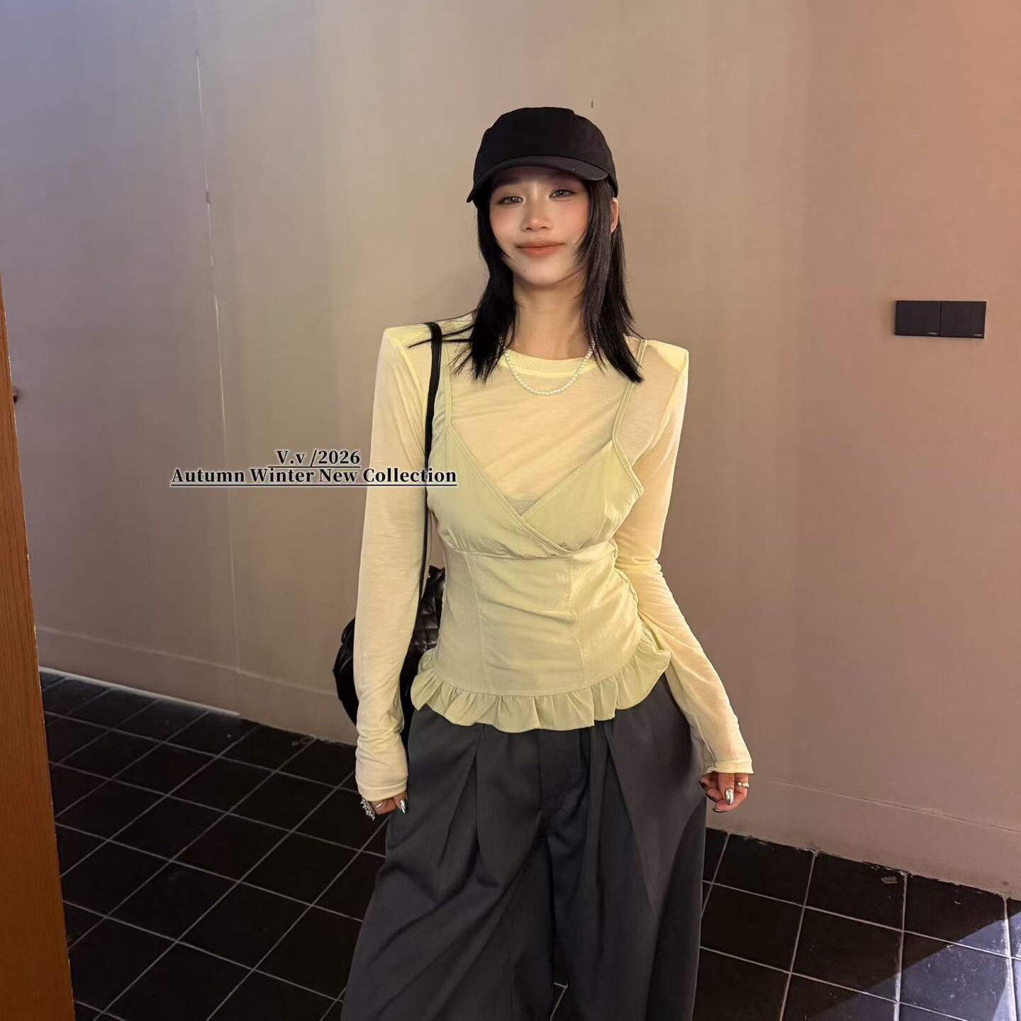 V.V2026秋季新款韩版气质圆领垫肩长袖T恤女吊带背心外穿两件套装