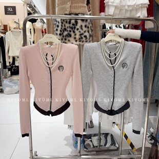 女修身 KIYOMI2025冬季 针织衫 刺绣小标长袖 显瘦单排扣V领毛衣 新款