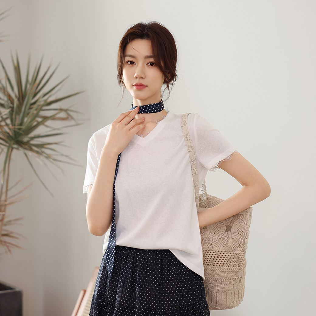 极简风V领蕾丝显瘦短袖T恤女