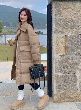 季白色弛感针织拼接翻领米松长款羽绒服女2025冬C159-909新款加厚
