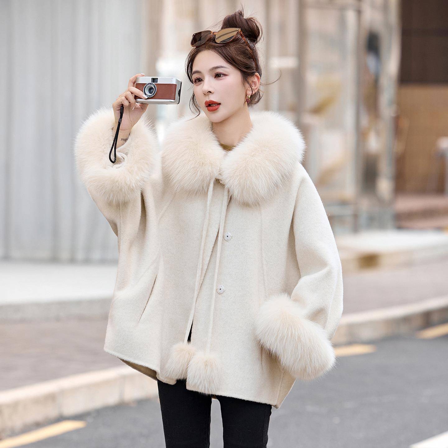 真狐狸ZGUI2566毛领双羊毛大衣毛呢子斗篷套女冬季20外2新5款富家