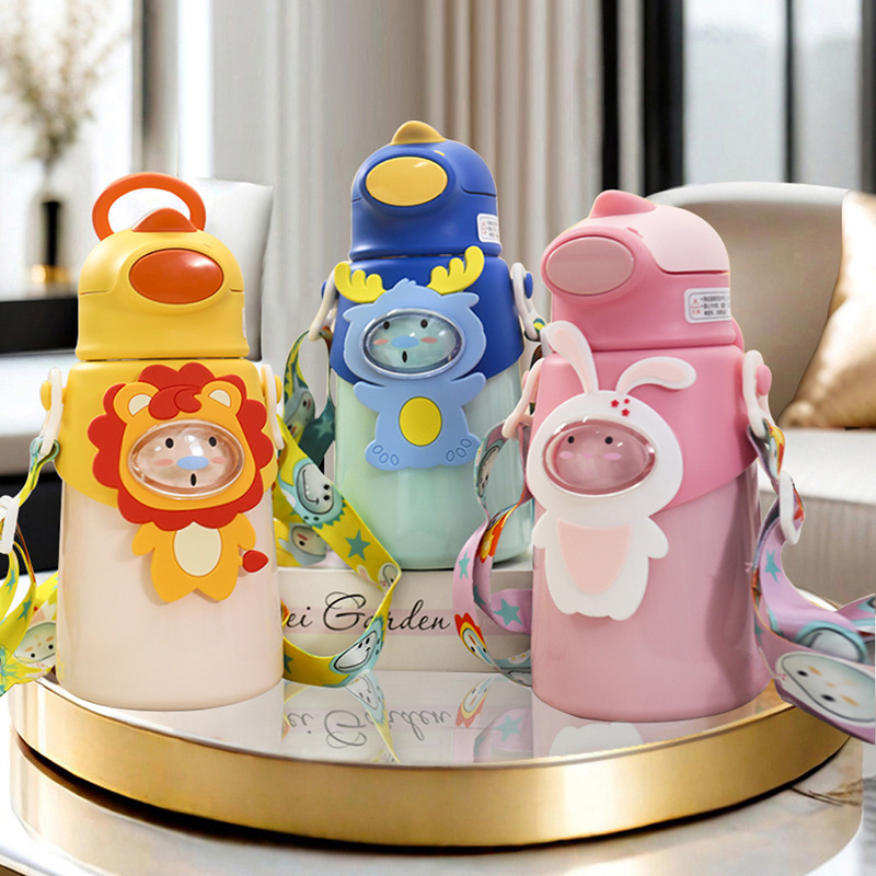 软萌卡通恐龙可爱吸管保温杯 儿童便携高颜值背带水水壶厂家批发