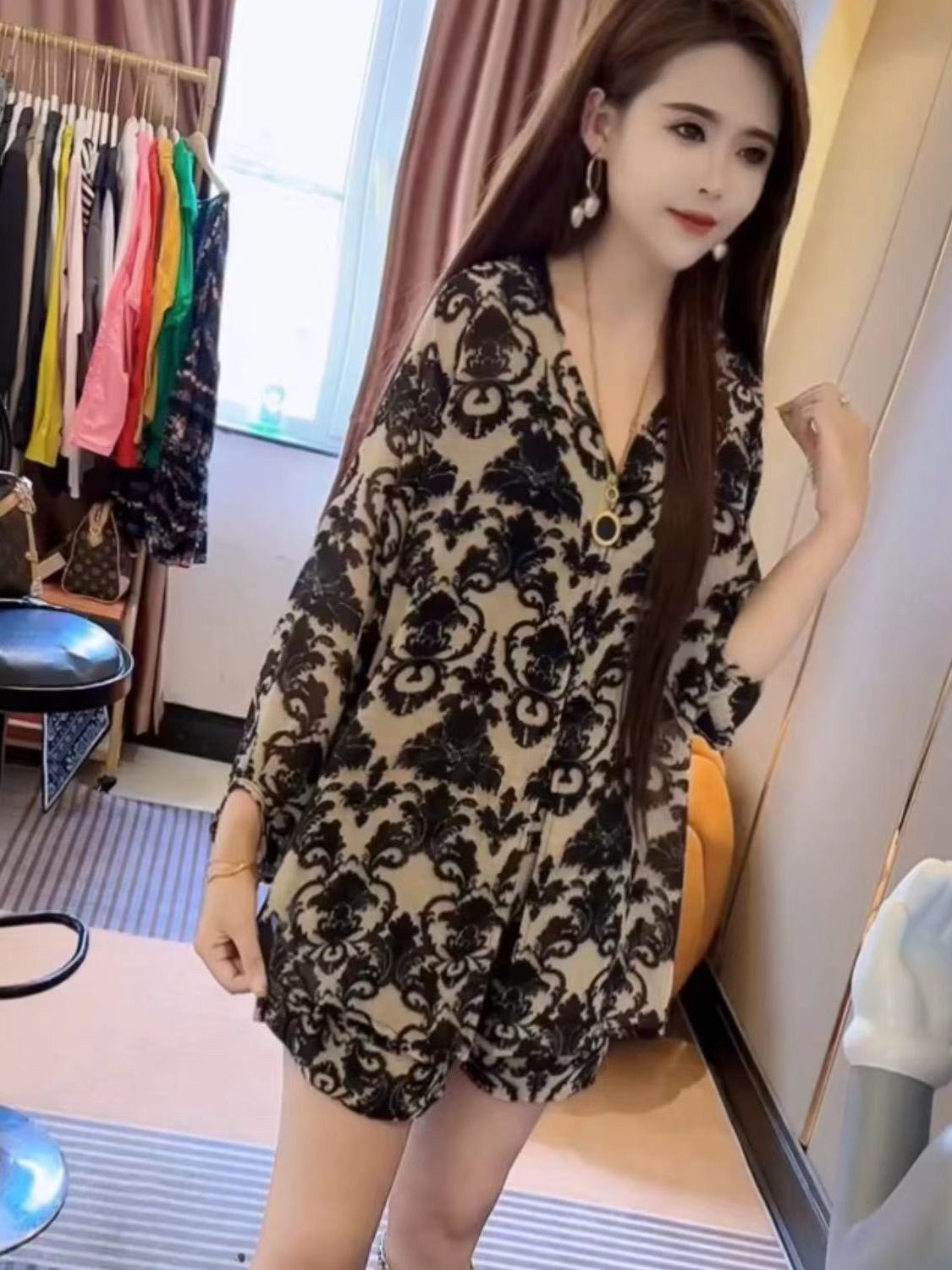 网红同款印花气质套装女2025夏季新款时尚开叉长袖显瘦小衫+短裤