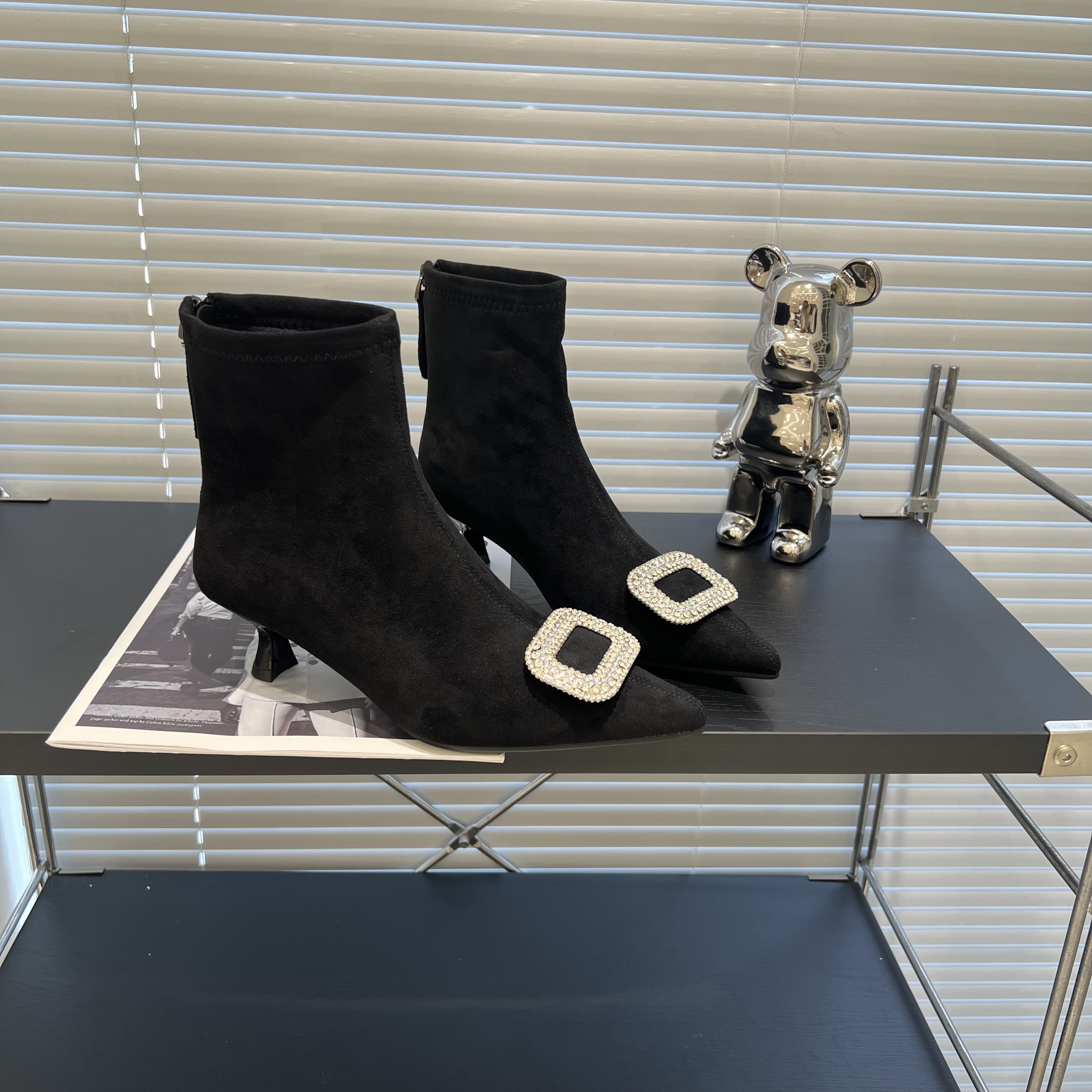 悦薇水钻方扣法式高跟短靴