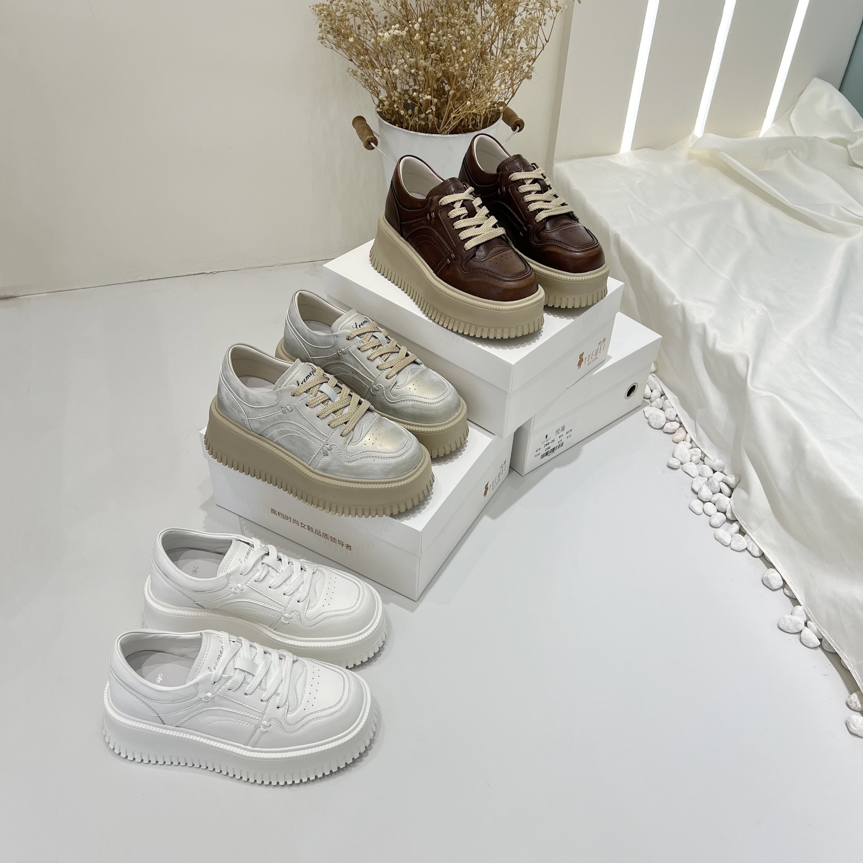 悦薇高品质真皮女鞋厚底松糕板鞋