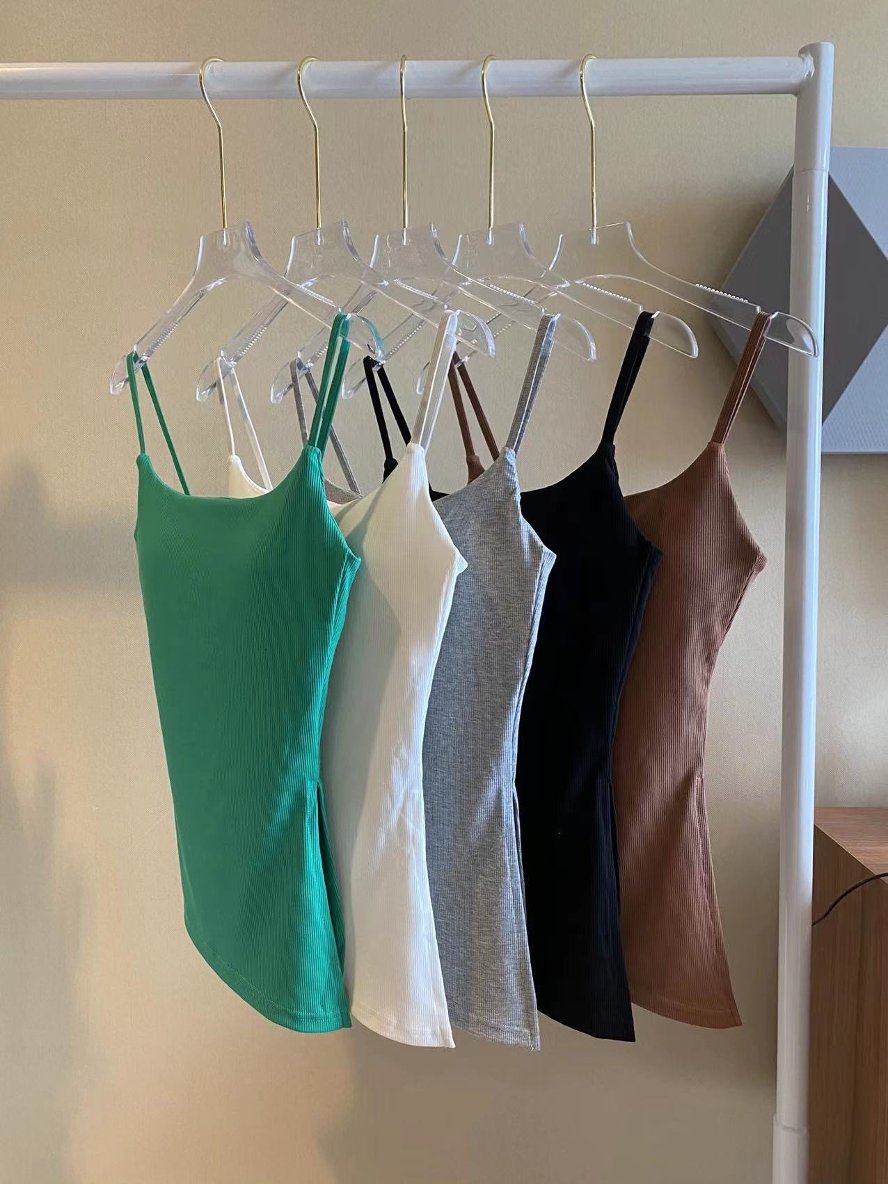 美爆了 纯欲天花板 侧腰开叉性感健身螺纹瑜伽运动背心中强带胸垫,运动服/休闲服装,运动背心,淘宝优惠券,粉丝福利购,淘宝优惠卷