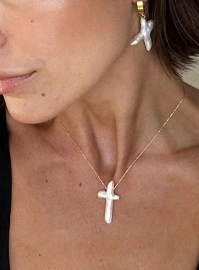 轻奢地球珠鸡爪十字架颈链 ins不规则巴洛克珍珠项链个性锁骨链