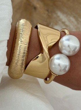 欧美仿珍珠抱抱手镯合金INS风时尚百搭手镯光面时尚开口手环