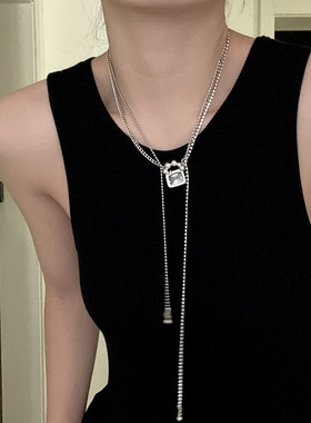 2025年新款复古轻奢方钻小锁项链