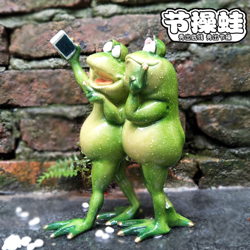 情侣娃娃玩具自拍旅行青蛙创意个装饰摆件
