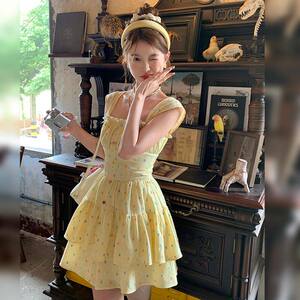 法式波点吊带连衣裙女夏季2025新款小个子甜美气质黄色无袖蛋糕