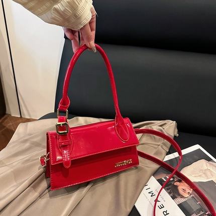 红色包包小众设计手提单肩搭扣婚包凹造型设计简约时尚
