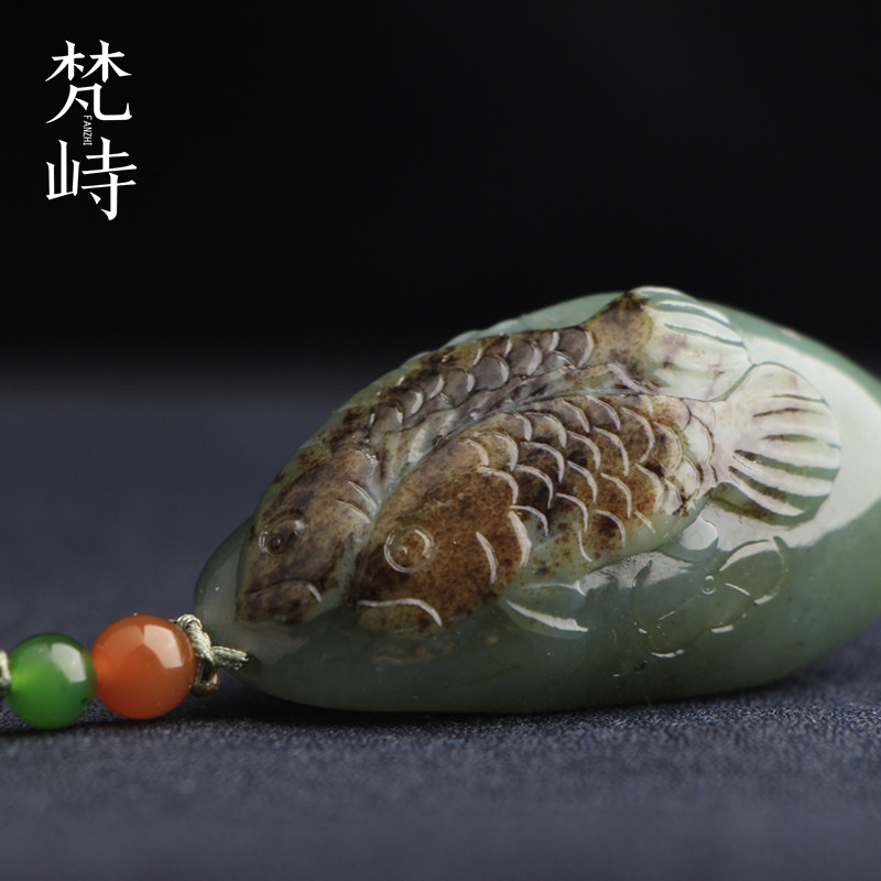 梵峙和田玉籽料锦鲤挂件沙枣青