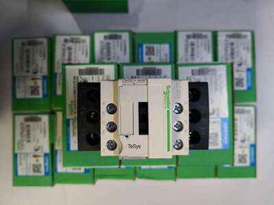施耐德国产TeSys LC1D系列三极交流接触器32A,220VLC1D32M7C 现货