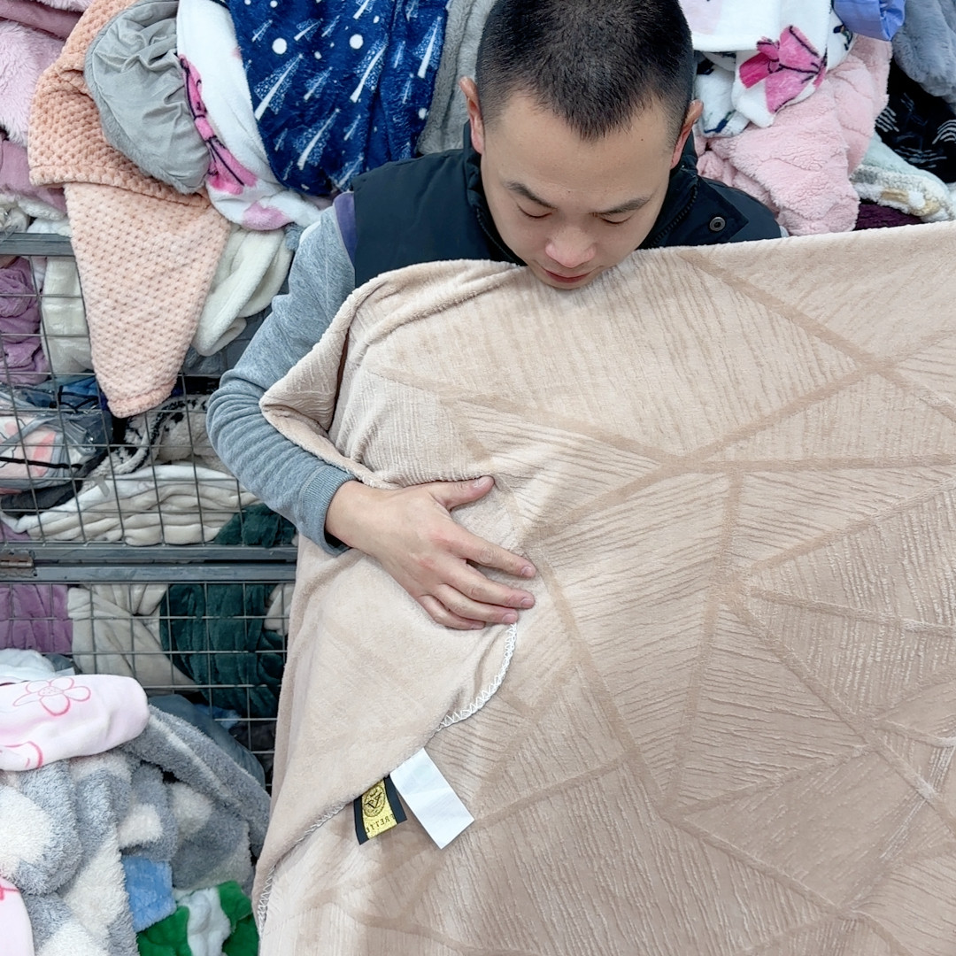 200.230宝宝绒三角针毯有针眼瑕疵,居家布艺,家纺布艺/布料面料缝制服务,淘宝优惠券,粉丝福利购,淘宝优惠卷