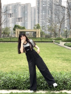 美式减龄牛仔背带裤女春夏2026新款宽松直筒阔腿百搭工装连体裤子