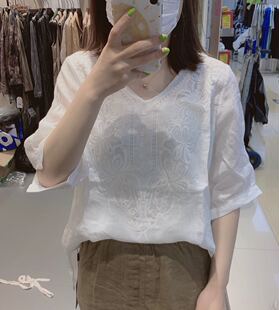 蕾丝刺绣苎麻衬衫女中袖2022夏宽松时尚复古文艺透气泽然V领上衣