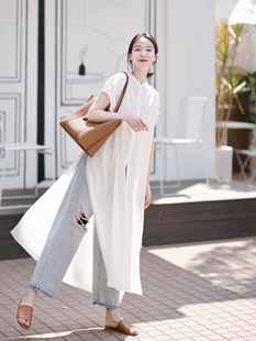 日韩棉麻衬衫大码百搭小众长款白色短袖上衣开叉设计别致百搭夏季