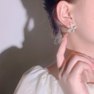 《如梦令》蝴蝶耳环女小众设计感高级小巧法式复古百搭2023新款