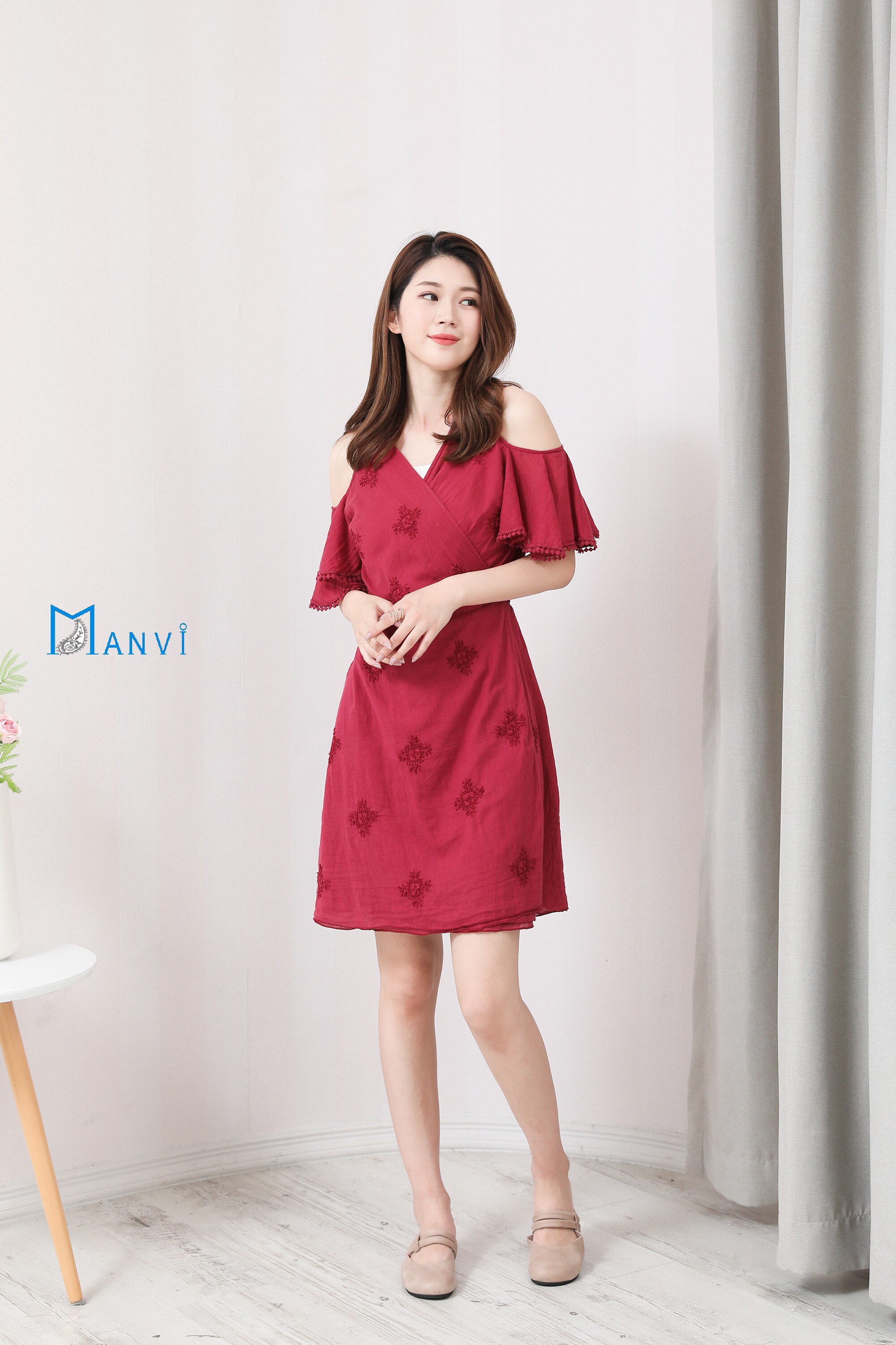 MANVI/特价款纯棉连衣裙收腰显瘦中裙高档气质女装手工刺绣