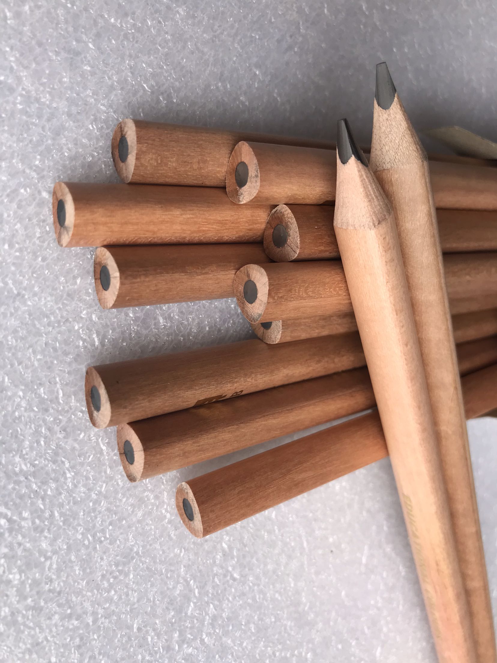 儿童正姿9支三角杆椴木铅笔