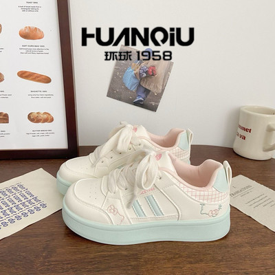 环球配裙子的小白鞋女款2025秋冬新款板鞋小众百搭运动休闲面包鞋