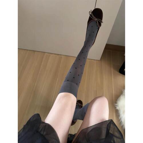 谁懂！波点+芭蕾风的结合太好看啦！修饰腿型还超透气~自带氛围感