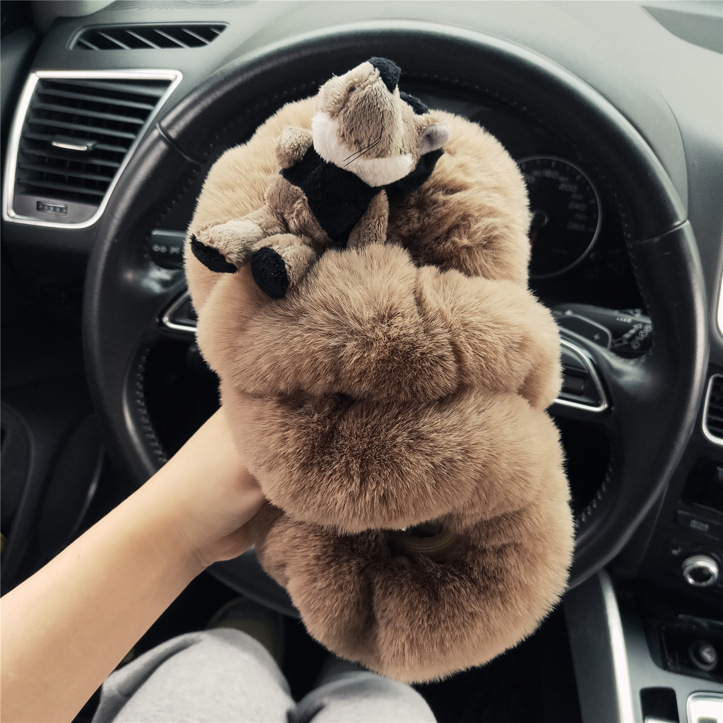 汽车方向盘套冬季毛绒通用型卡通把套适用大众奔驰丰田电动车宝马