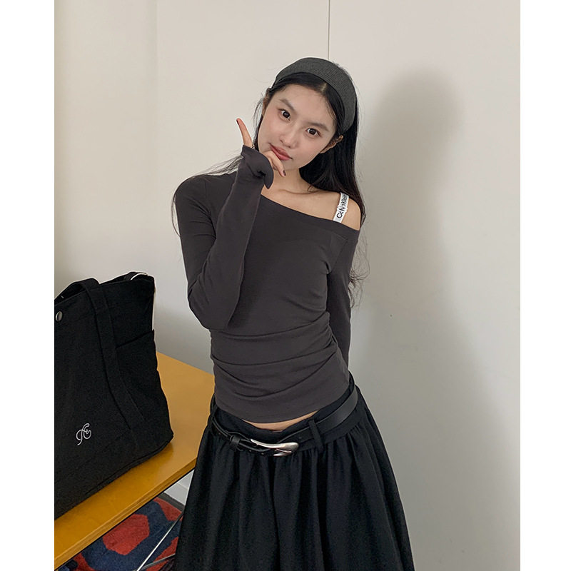 斜领露肩长袖t恤女修身显瘦