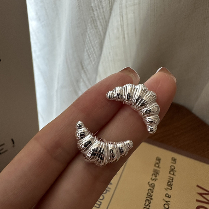 纯银牛角包耳钉秋冬高级感耳环2023年爆款耳饰小众设计冷淡风气质