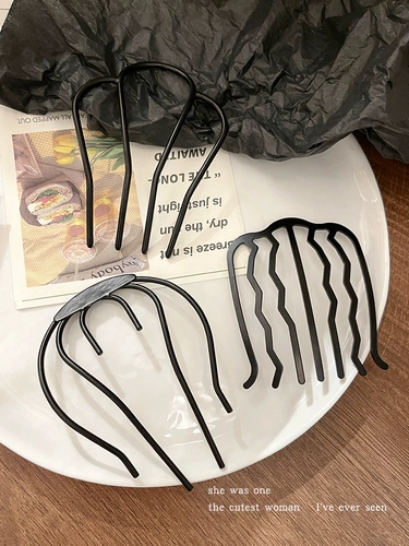 Волосы с волосами расчесывали карточку с волосами