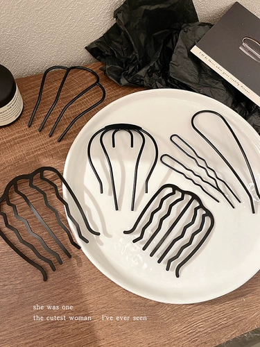 Волосы с волосами расчесывали карточку с волосами