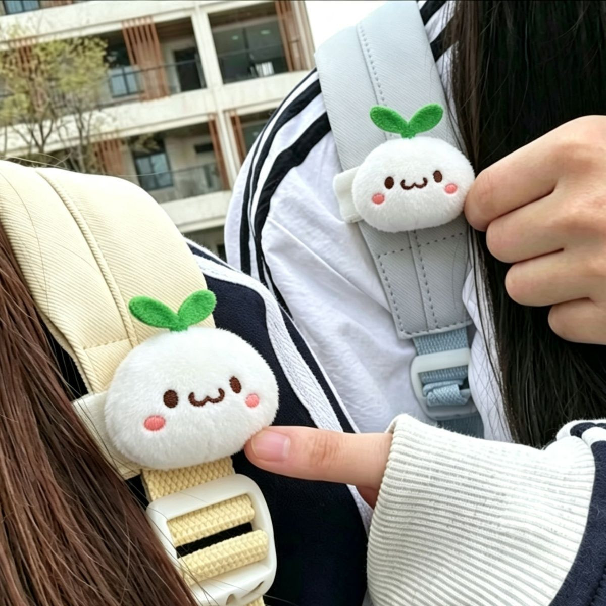 女生小学生书包肩带挂件小玩偶图片