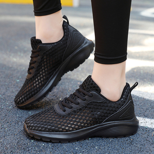 夏季薄款女鞋2026新网面透气轻便运动鞋软底不累脚黑色防滑休闲鞋