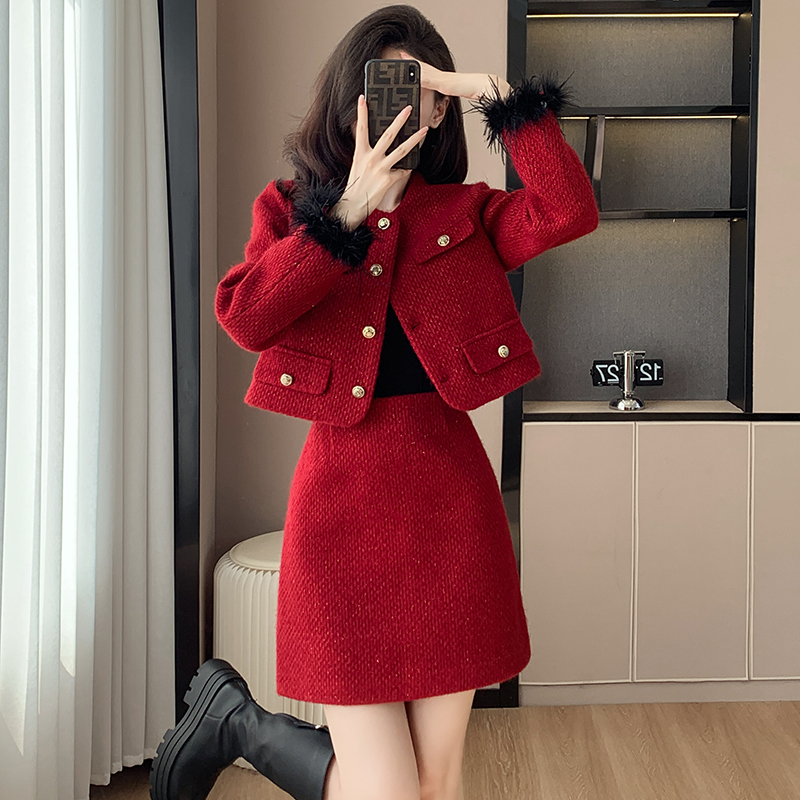 特价拼接鸵鸟毛红色小香风套装女冬季减龄修身半身裙两件套，女装连衣裙，衣嘉衣服饰