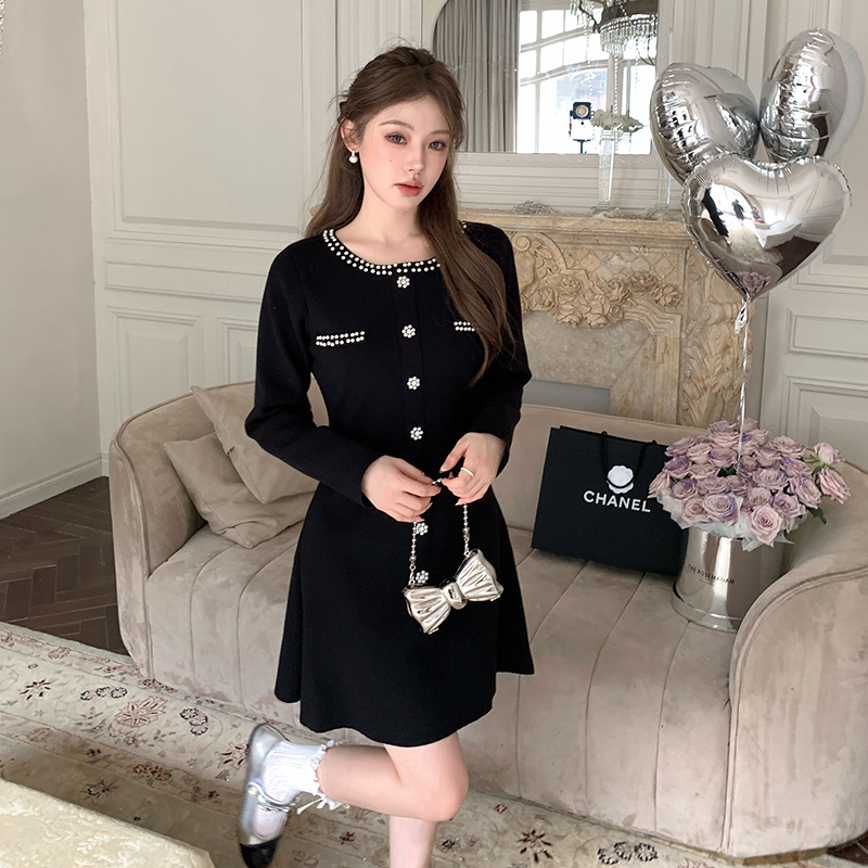 2025新款高品质重工水钻小香风毛衣针织打底年会礼服小黑裙，女装针织衫/毛衣，衣嘉衣服饰