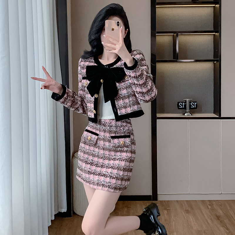 2025秋季新款法式小香风气质套装设计感洋气两件套,女装职业装,衣嘉衣服饰 2025秋季新款法式小香风气质套装设计感洋气两件套,女装职业装,衣嘉衣服饰