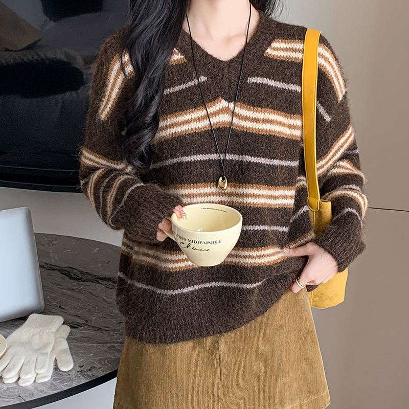 秋冬新款韩式休闲拼色条纹慵懒V领套头宽松复古针织衫毛衣女,女装针织衫/毛衣,衣嘉衣服饰 秋冬新款韩式休闲拼色条纹慵懒V领套头宽松复古针织衫毛衣女,女装针织衫/毛衣,衣嘉衣服饰