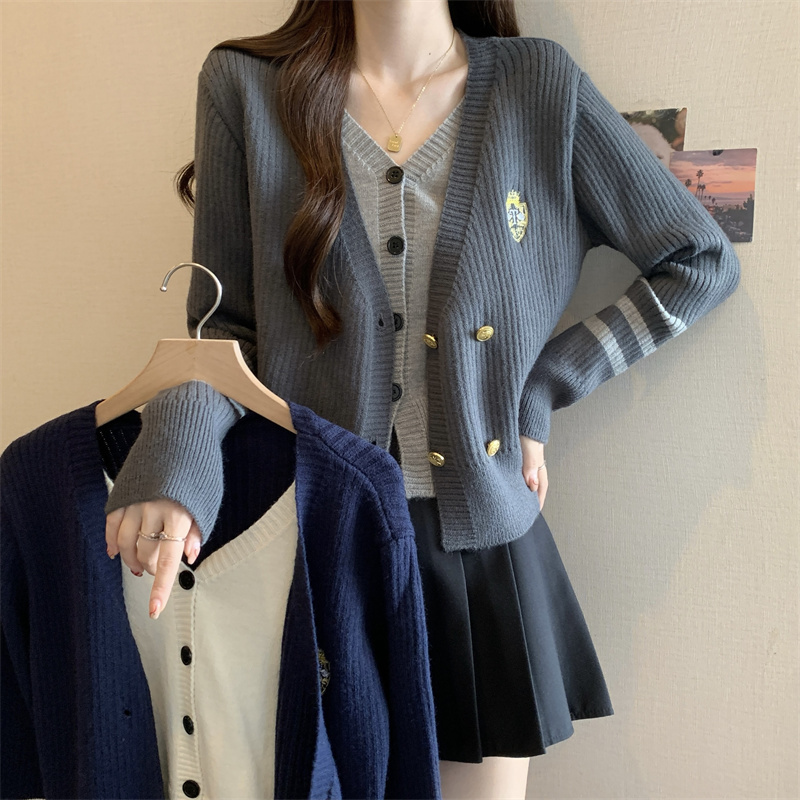 ～大码假两件针织外套秋冬学院风双排扣气质V领显瘦针织上衣，女装大码女装，衣嘉衣服饰