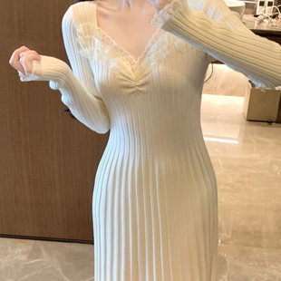 游小姿 抽褶蕾丝拼接温柔针织连衣裙气质美女甜美优雅休闲 莫奈