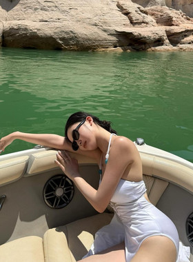 白色高级光泽感串珠挂脖镂空 海滩休闲连体泳衣女学游泳原厂家