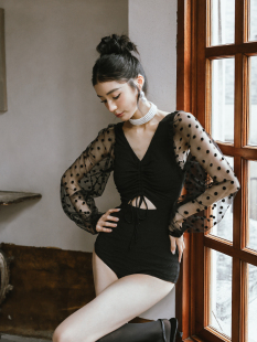 性感温泉海边游泳衣泳装 偏爱 新款 W小调连体遮肚显瘦长袖 女 烟火