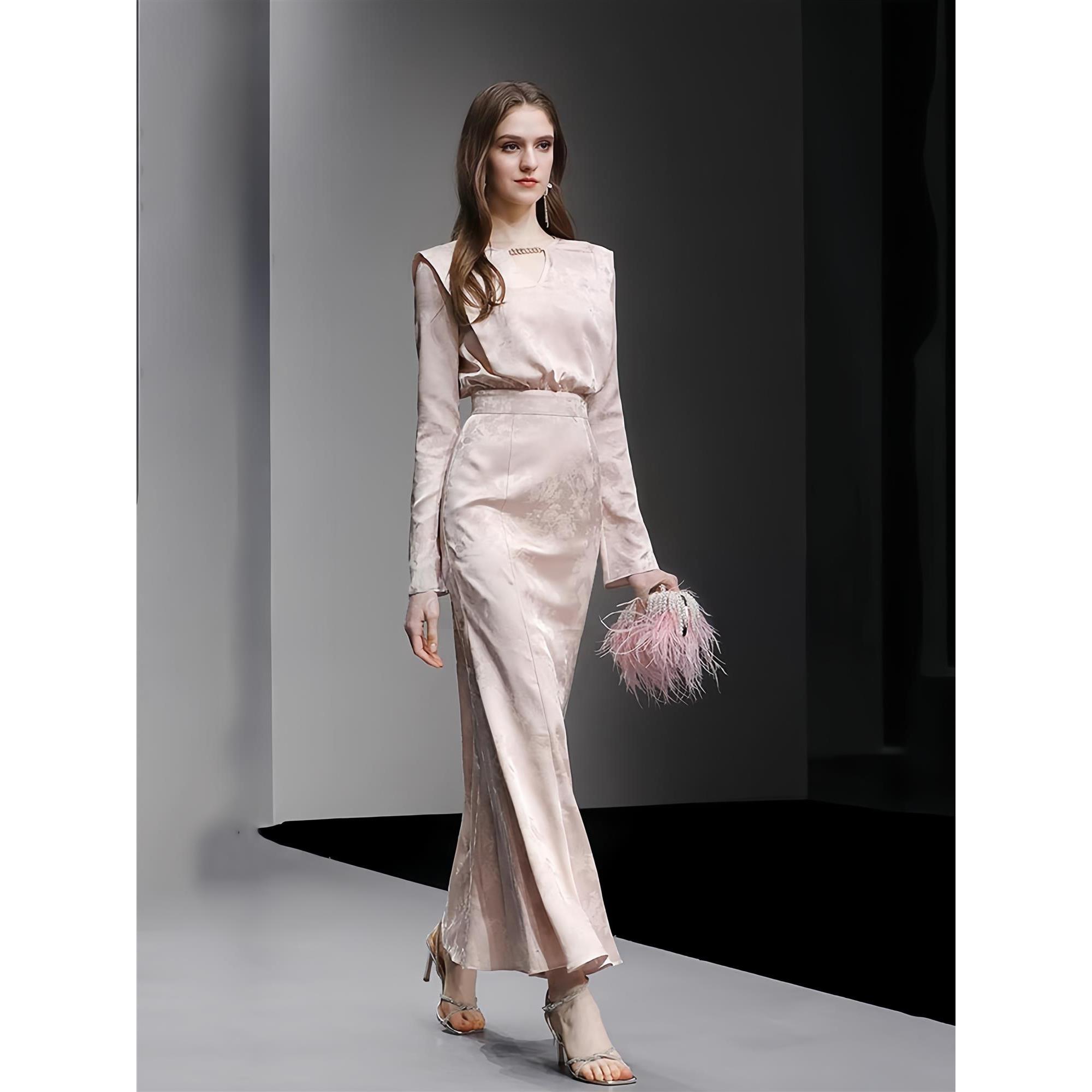 Design Fashion秋季新款女装法式浅粉色V领长袖连衣裙包臀鱼尾裙