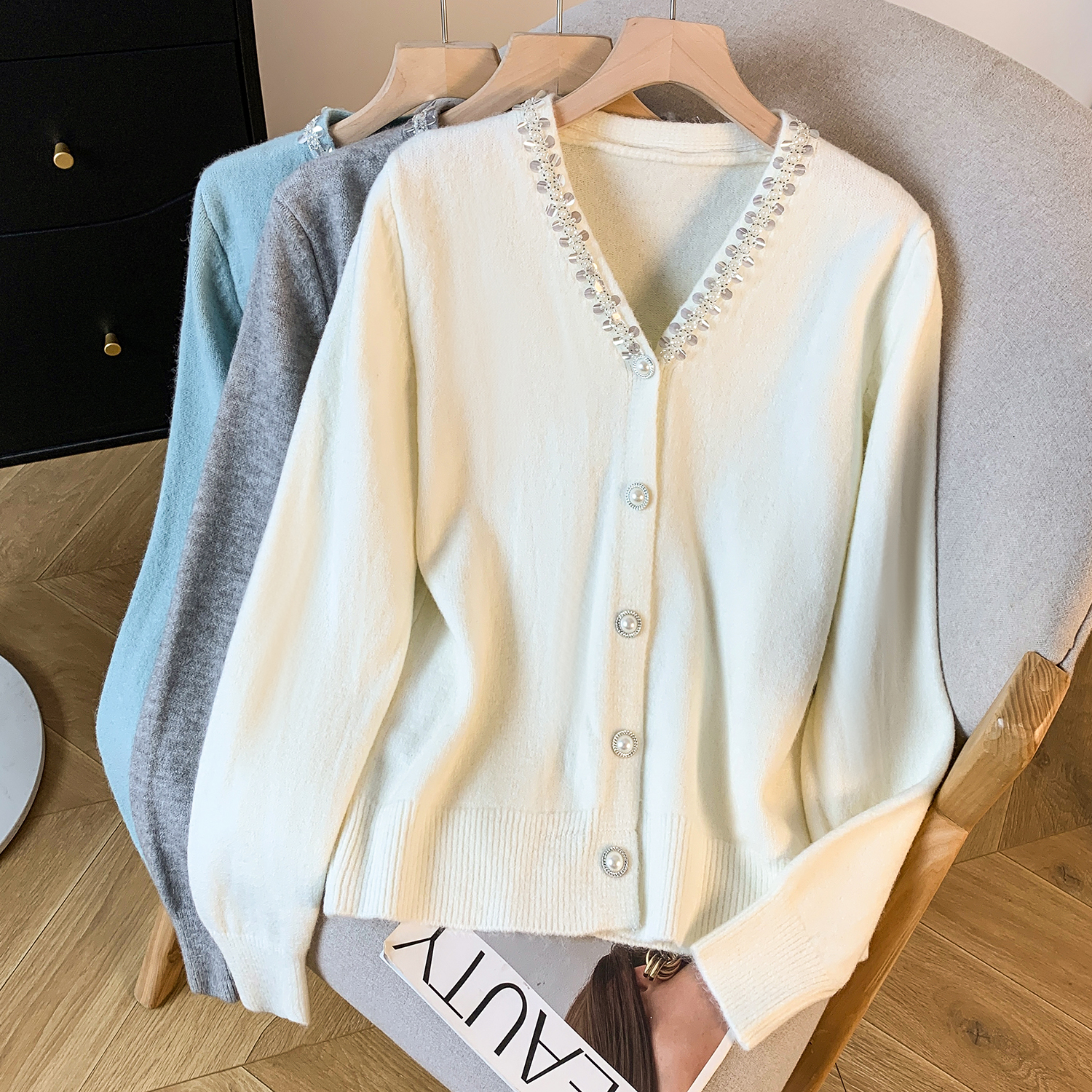 秋季新款V领休闲时尚亮片针织衫