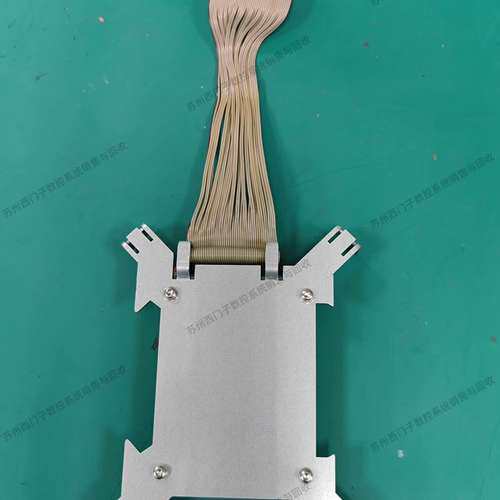 PCU50硬盘架，实物图片，图片为安装展示，可以正常使用，顺