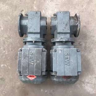 DRS71S4 SAF37 空心轴齿轮减速机 两台sew立式