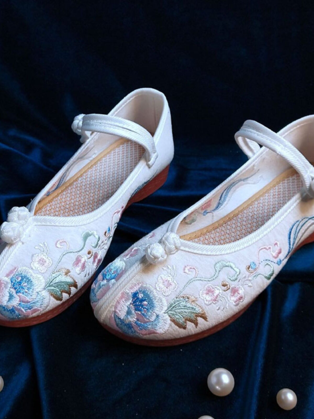 北京女绣花鞋平底牛筋底汉服民族风春秋单鞋中国风复古跳舞鞋软底