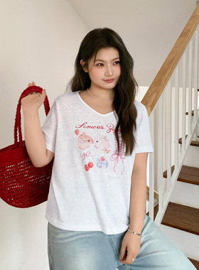 YUZI鱼子雪花棉短袖T恤兔子印花肌理感白色V领宽松微胖大码女装