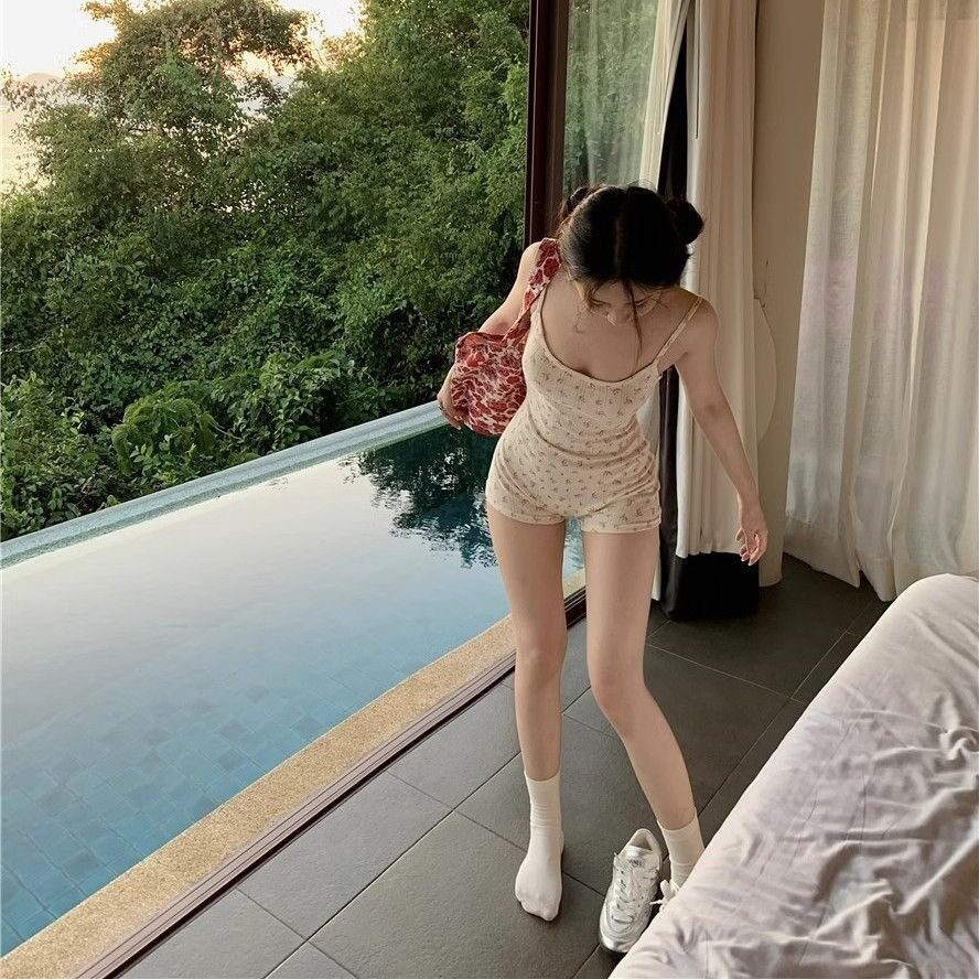 纯欲露背碎花吊带连体裤女装夏季修身小众休闲裤居家舒适a字短裤