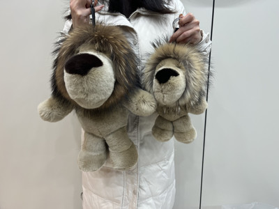 大小狮子汽车挂件抱枕毛绒獭兔毛